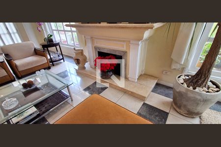 Casa à venda com 380m², 4 quartos e 4 vagasSala 