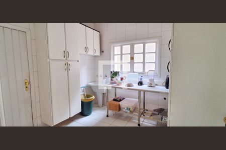 Casa à venda com 380m², 4 quartos e 4 vagasCozinha 