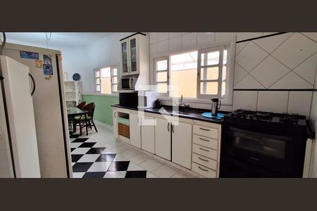 Casa à venda com 380m², 4 quartos e 4 vagasCozinha 