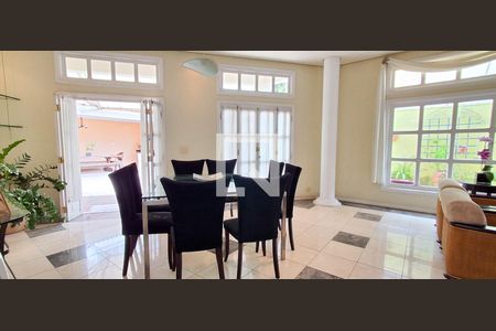 Casa à venda com 380m², 4 quartos e 4 vagasSala 