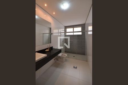 Casa à venda com 300m², 4 quartos e 3 vagas Casa à venda com 300m², 4 quartos e 3 vagasBanheiro 3