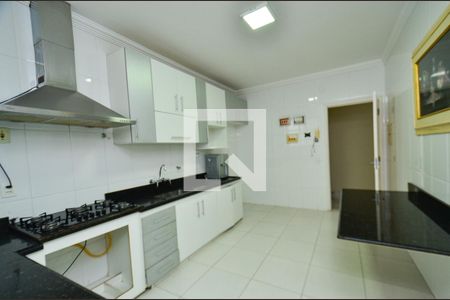 Casa à venda com 300m², 4 quartos e 3 vagas Casa à venda com 300m², 4 quartos e 3 vagasCozinha