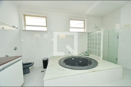 Casa à venda com 300m², 4 quartos e 3 vagas Casa à venda com 300m², 4 quartos e 3 vagasBanheiro 1