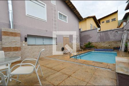 Casa à venda com 300m², 4 quartos e 3 vagas Casa à venda com 300m², 4 quartos e 3 vagasÁrea Externa