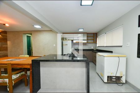 Casa à venda com 300m², 4 quartos e 3 vagas Casa à venda com 300m², 4 quartos e 3 vagasCozinha Casa 2