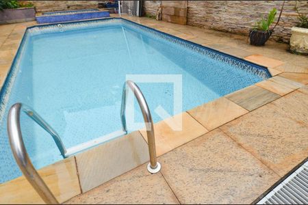 Casa à venda com 300m², 4 quartos e 3 vagas Casa à venda com 300m², 4 quartos e 3 vagasÁrea Externa