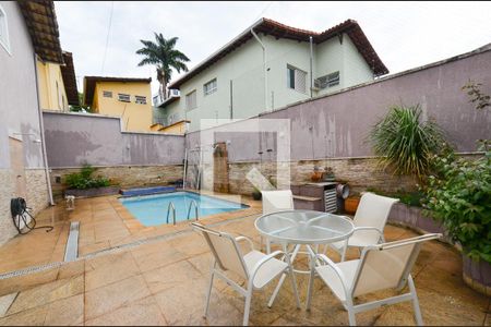 Casa à venda com 300m², 4 quartos e 3 vagas Casa à venda com 300m², 4 quartos e 3 vagasÁrea Externa