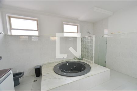 Casa à venda com 300m², 4 quartos e 3 vagas Casa à venda com 300m², 4 quartos e 3 vagasBanheiro 1