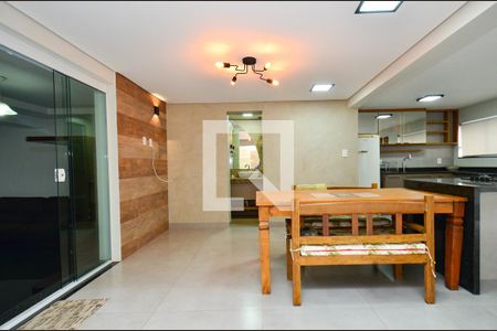 Casa à venda com 300m², 4 quartos e 3 vagas Casa à venda com 300m², 4 quartos e 3 vagasCozinha Casa 2