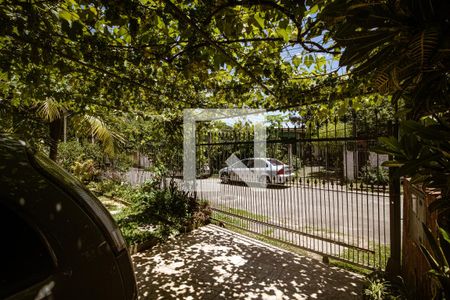 Casa à venda com 240m², 4 quartos e 2 vagas Casa à venda com 240m², 4 quartos e 2 vagasGaragem