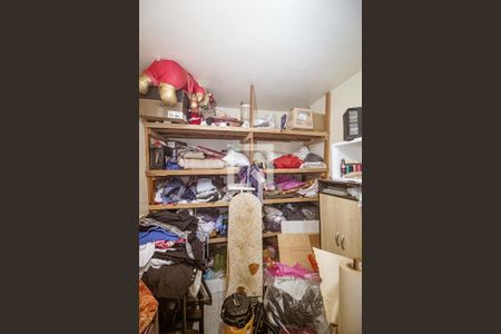 Casa à venda com 240m², 4 quartos e 2 vagas Casa à venda com 240m², 4 quartos e 2 vagasQuarto 4