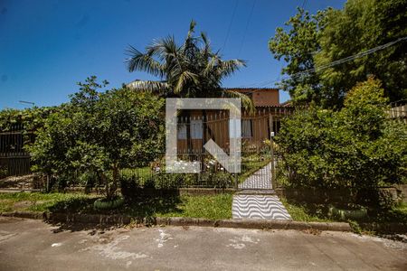 Casa à venda com 240m², 4 quartos e 2 vagas Casa à venda com 240m², 4 quartos e 2 vagasFachada