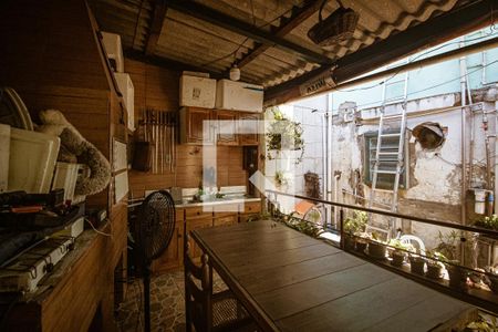 Casa à venda com 240m², 4 quartos e 2 vagas Casa à venda com 240m², 4 quartos e 2 vagasÁrea comum - Churrasqueira