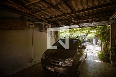 Casa à venda com 240m², 4 quartos e 2 vagas Casa à venda com 240m², 4 quartos e 2 vagasGaragem