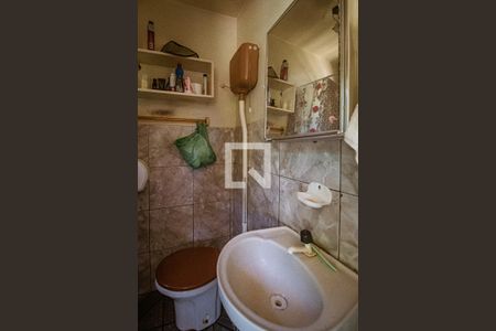 Casa à venda com 240m², 4 quartos e 2 vagas Casa à venda com 240m², 4 quartos e 2 vagasBanheiro 2