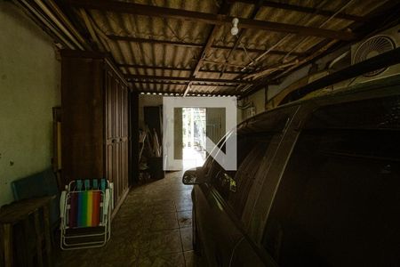 Casa à venda com 240m², 4 quartos e 2 vagas Casa à venda com 240m², 4 quartos e 2 vagasGaragem