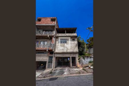 Casa à venda com 160m², 3 quartos e 1 vaga Casa à venda com 160m², 3 quartos e 1 vagaFachada