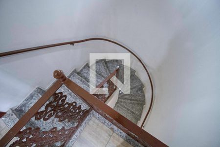 Casa à venda com 188m², 3 quartos e 4 vagasCasa 2 - Escada