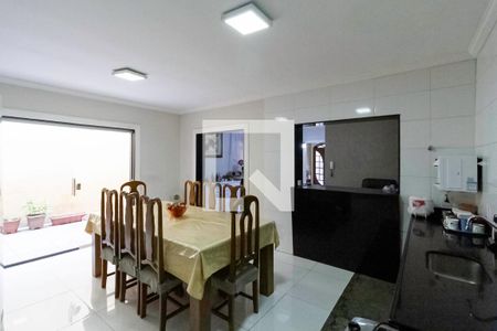 Casa à venda com 188m², 3 quartos e 4 vagasCasa 2 - Cozinha
