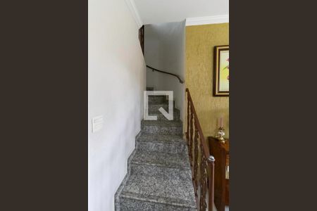 Casa à venda com 188m², 3 quartos e 4 vagasCasa 2 - Escada