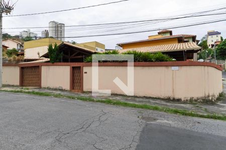 Casa à venda com 188m², 3 quartos e 4 vagasCasa 1 - Fachada 