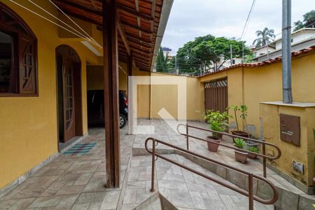 Casa à venda com 188m², 3 quartos e 4 vagasCasa 2 - Entrada 