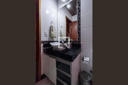 Casa à venda com 188m², 3 quartos e 4 vagasCasa 1 - Banheiro social