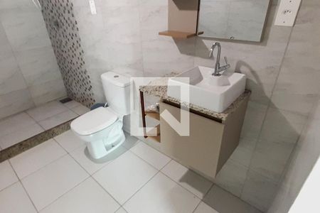 Casa de condomínio à venda com 200m², 2 quartos e 1 vaga Casa de condomínio à venda com 200m², 2 quartos e 1 vagaBanheiro da Suíte 2