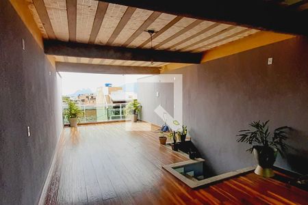 Casa de condomínio à venda com 200m², 2 quartos e 1 vaga Casa de condomínio à venda com 200m², 2 quartos e 1 vagaTerraço