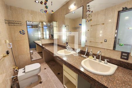 Apartamento à venda com 425m², 4 quartos e 1 vagaBanheiro da Suíte 4