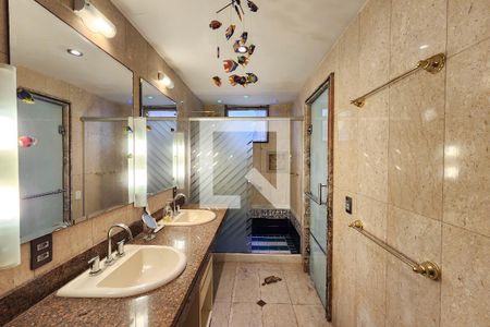 Apartamento à venda com 425m², 4 quartos e 1 vagaBanheiro da Suíte 4