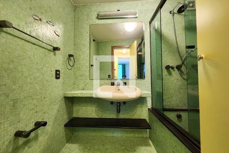 Apartamento à venda com 425m², 4 quartos e 1 vagaBanheiro da Suíte 3