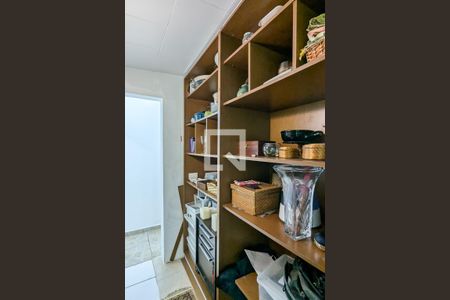 Casa à venda com 982m², 5 quartos e 4 vagas Casa à venda com 982m², 5 quartos e 4 vagasÁrea comum Sala externa