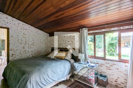 Casa à venda com 982m², 5 quartos e 4 vagas Casa à venda com 982m², 5 quartos e 4 vagasQuarto 6