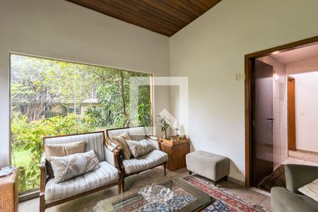 Casa à venda com 982m², 5 quartos e 4 vagas Casa à venda com 982m², 5 quartos e 4 vagasÁrea comum Sala externa