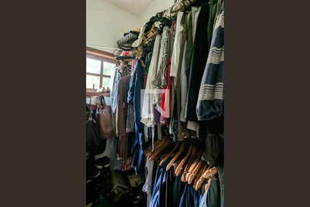 Casa à venda com 982m², 5 quartos e 4 vagas Casa à venda com 982m², 5 quartos e 4 vagasCloset do quarto 6