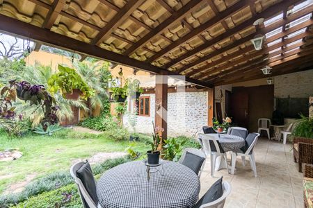 Casa à venda com 982m², 5 quartos e 4 vagas Casa à venda com 982m², 5 quartos e 4 vagasVaranda