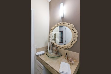 Casa à venda com 982m², 5 quartos e 4 vagas Casa à venda com 982m², 5 quartos e 4 vagasLavabo