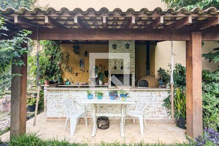 Casa à venda com 982m², 5 quartos e 4 vagas Casa à venda com 982m², 5 quartos e 4 vagasChurrasqueira