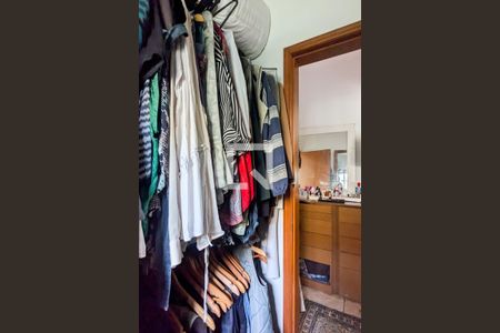 Casa à venda com 982m², 5 quartos e 4 vagas Casa à venda com 982m², 5 quartos e 4 vagasCloset do quarto 6