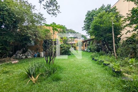 Casa à venda com 982m², 5 quartos e 4 vagas Casa à venda com 982m², 5 quartos e 4 vagasJardim