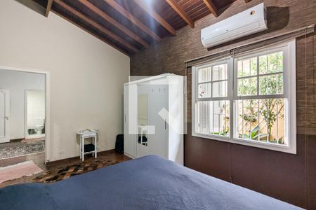 Casa à venda com 982m², 5 quartos e 4 vagas Casa à venda com 982m², 5 quartos e 4 vagasQuarto 1