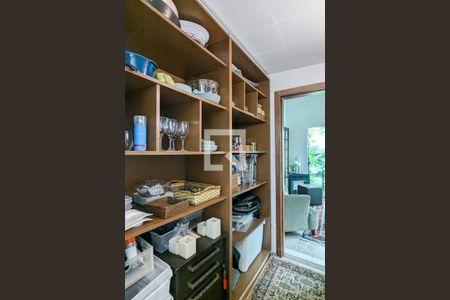 Casa à venda com 982m², 5 quartos e 4 vagas Casa à venda com 982m², 5 quartos e 4 vagasÁrea comum Sala externa