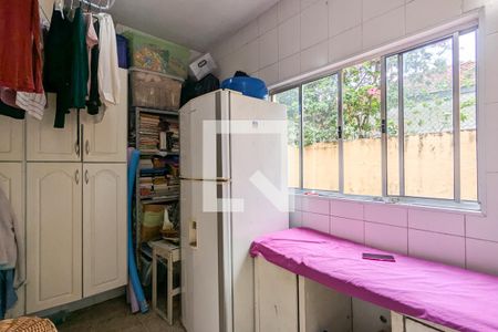 Casa à venda com 982m², 5 quartos e 4 vagas Casa à venda com 982m², 5 quartos e 4 vagasÁrea de serviço