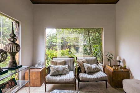 Casa à venda com 982m², 5 quartos e 4 vagas Casa à venda com 982m², 5 quartos e 4 vagasÁrea comum Sala externa