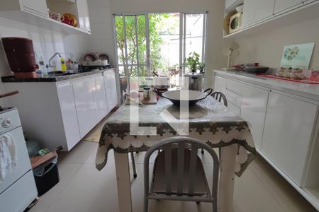 Casa à venda com 112m², 2 quartos e 2 vagasCozinha