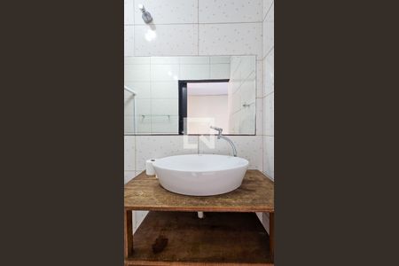 Casa para alugar com 54m², 1 quarto e 2 vagas Casa para alugar com 54m², 1 quarto e 2 vagasBanheiro 1