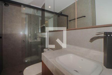 Banheiro de apartamento à venda com 1 quarto, 46m² em São João, Porto Alegre