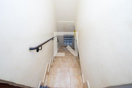 Casa à venda com 300m², 5 quartos e 1 vaga Casa à venda com 300m², 5 quartos e 1 vagaEscada