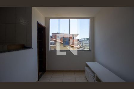 Sala de casa para alugar com 1 quarto, 45m² em Vargem Grande, Rio de Janeiro